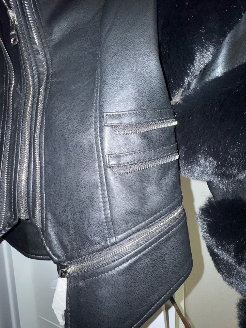 AKIRA x Azalea Wang Black Leather Moto Jacket with Plush Fur-Trimmed Sleeves - Picture 4 of 5